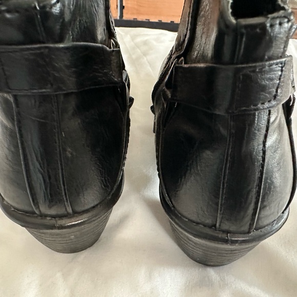 Women’s Heeled Booties - Picture 4 of 5